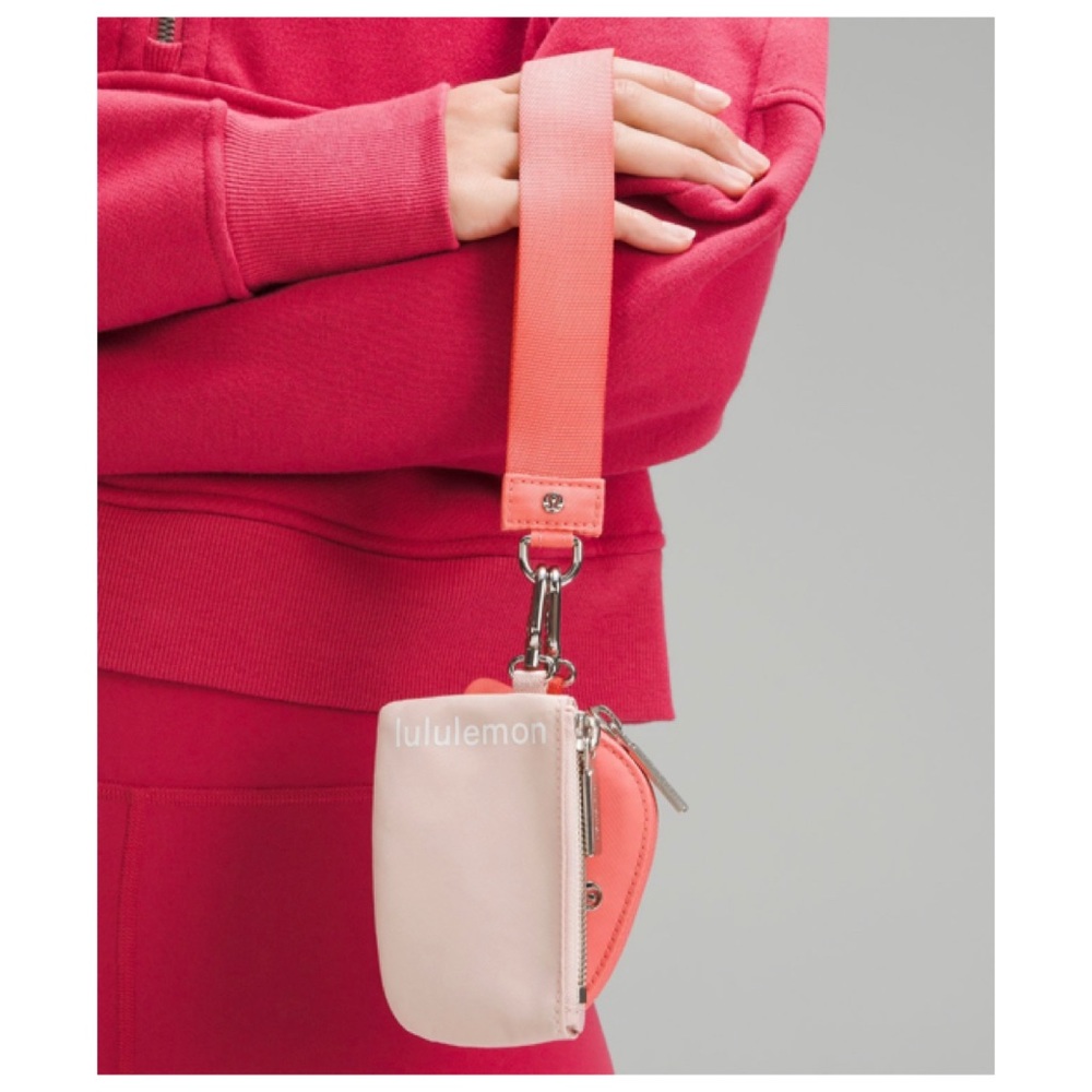 ❣️SOLD❣️ NEW Lululemon Dual Pouch Wristlet Pink Mist/Raspberry Cream/White - Picture 5 of 9